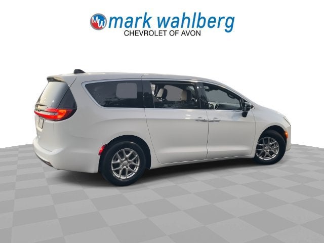 2027 Chrysler Pacifica Select