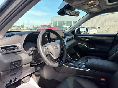 2026 Toyota Highlander Hybrid Platinum