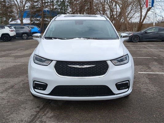 2021 Chrysler Pacifica Limited in , OH - Mark Wahlberg Chevrolet Auto Group