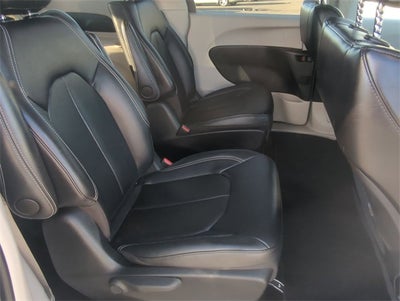 2024 Chrysler Pacifica Hybrid Select