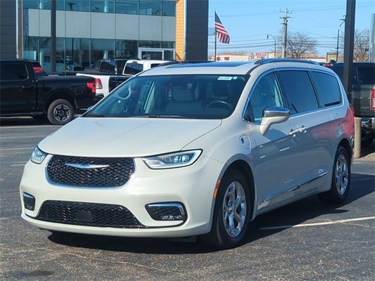 2021 Chrysler Pacifica Hybrid Limited in , OH - Mark Wahlberg Chevrolet Auto Group