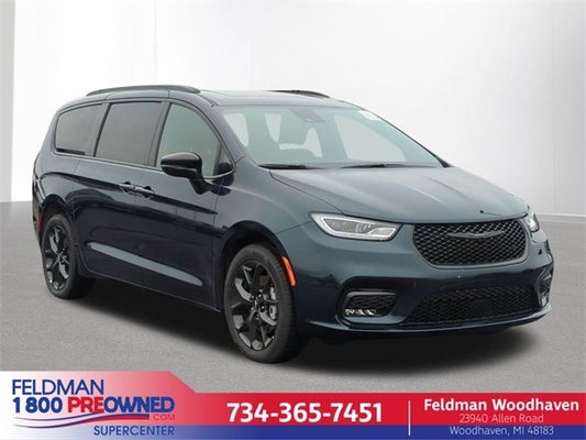 2023 Chrysler Pacifica Limited AWD in , OH - Mark Wahlberg Chevrolet Auto Group