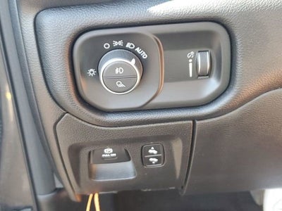 2020 RAM 1500 Big Horn Crew Cab 4x4 5'7" Box