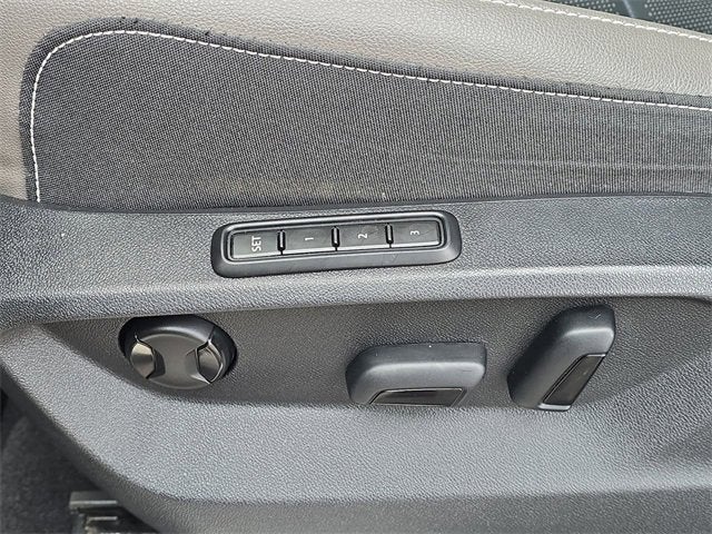 2022 Volkswagen Atlas Cross Sport 3.6L V6 SEL Premium R-Line