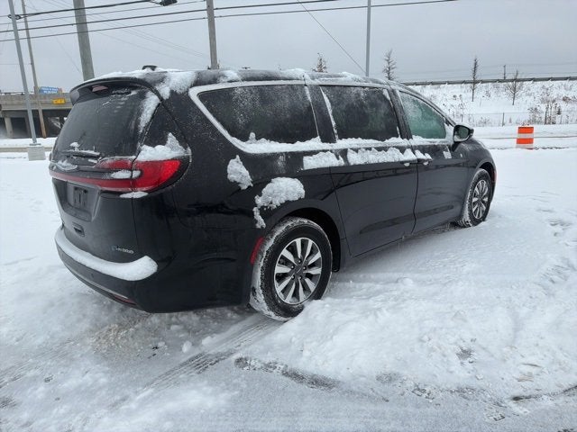 2024 Chrysler Pacifica Hybrid Select