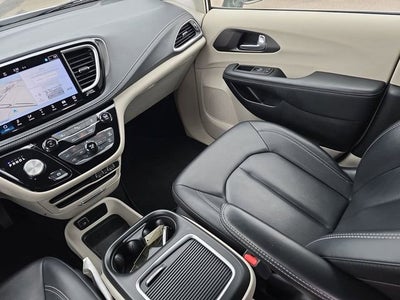 2024 Chrysler Pacifica Hybrid Select