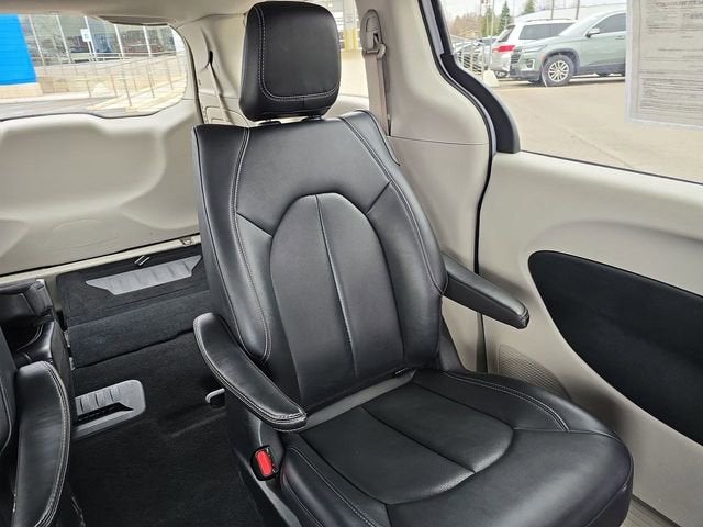 2024 Chrysler Pacifica Hybrid Select