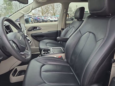 2024 Chrysler Pacifica Hybrid Select