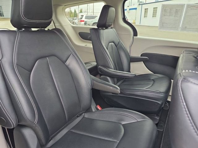 2024 Chrysler Pacifica Hybrid Select