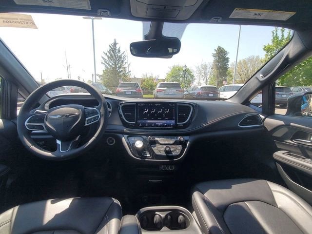 2025 Chrysler Pacifica Hybrid Select