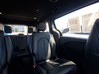 2025 Chrysler Pacifica Hybrid Select