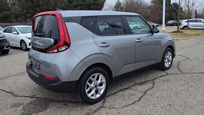 2022 Kia Soul LX in , OH - Mark Wahlberg Chevrolet Auto Group