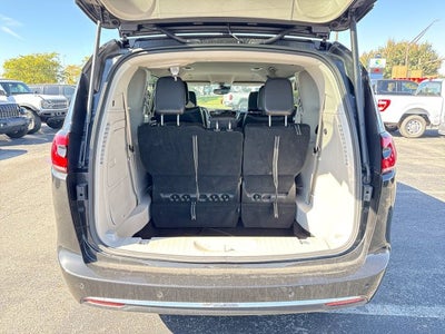 2023 Chrysler Pacifica Hybrid Touring L