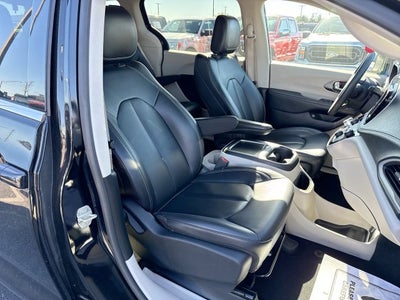 2023 Chrysler Pacifica Hybrid Touring L