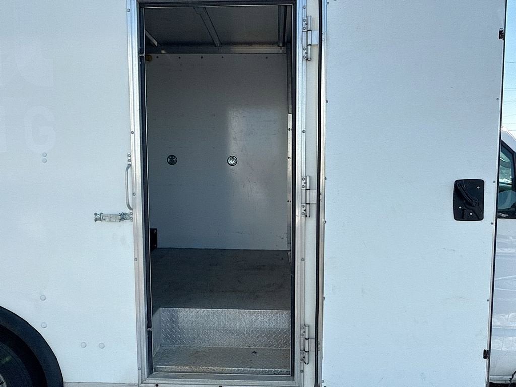 2022 Ford E-Series Cutaway E-350 SRW 138" WB