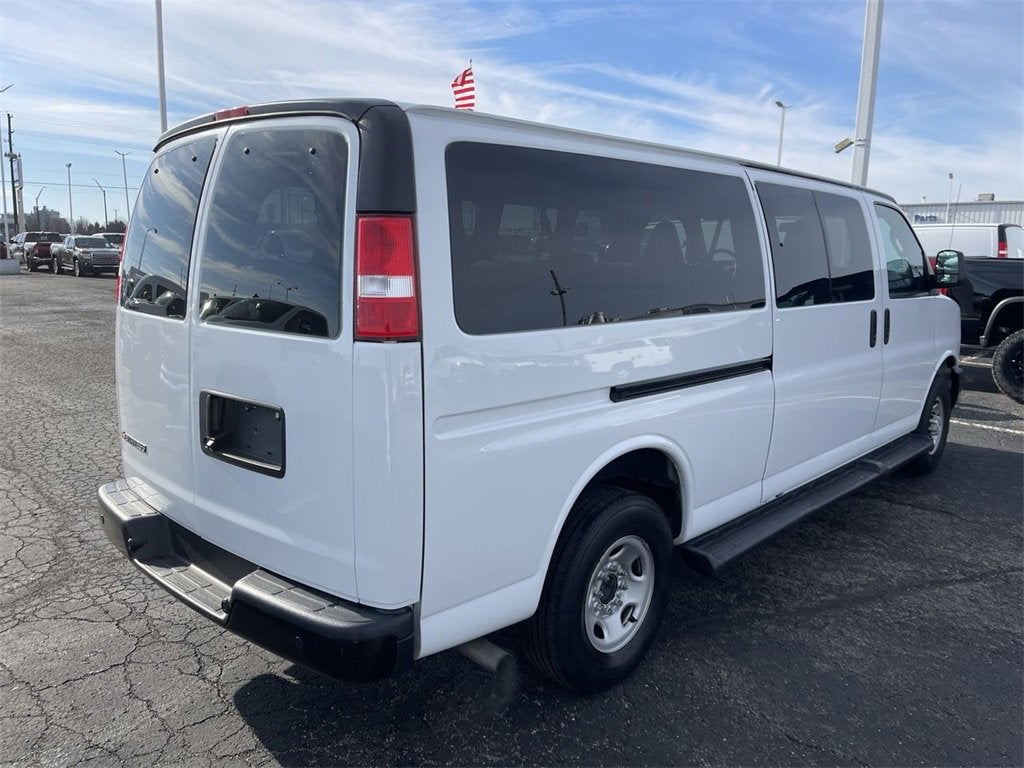 2023 Chevrolet Express Passenger 3500 1LS