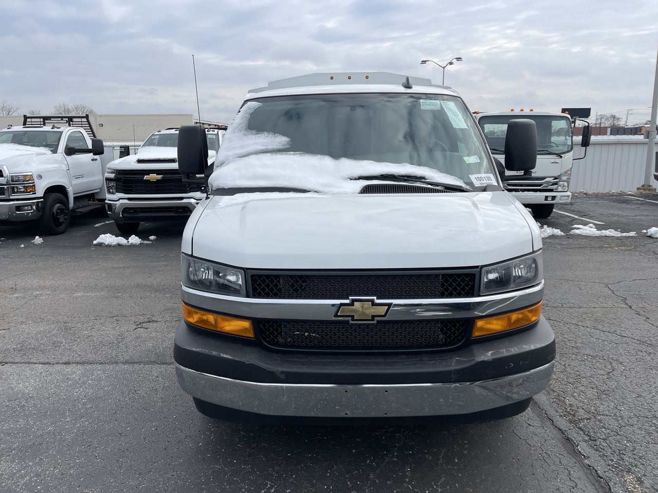 2025 Chevrolet Express Cutaway 3500 1WT