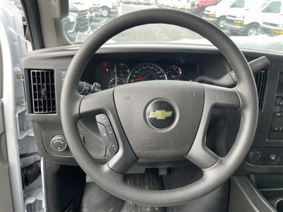 2025 Chevrolet Express Cutaway 3500 1WT