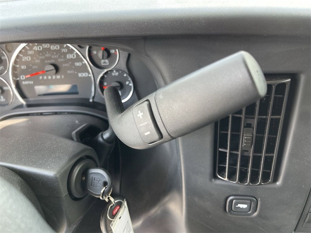 2025 Chevrolet Express Cutaway 3500 1WT