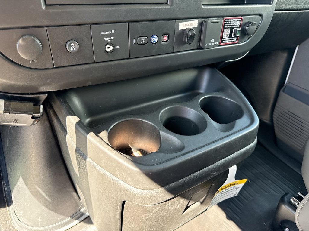 2025 Chevrolet Express Cutaway 3500 1WT