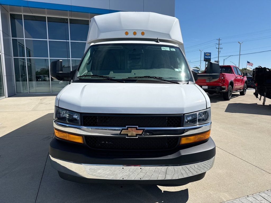 2025 Chevrolet Express Cutaway 3500 1WT