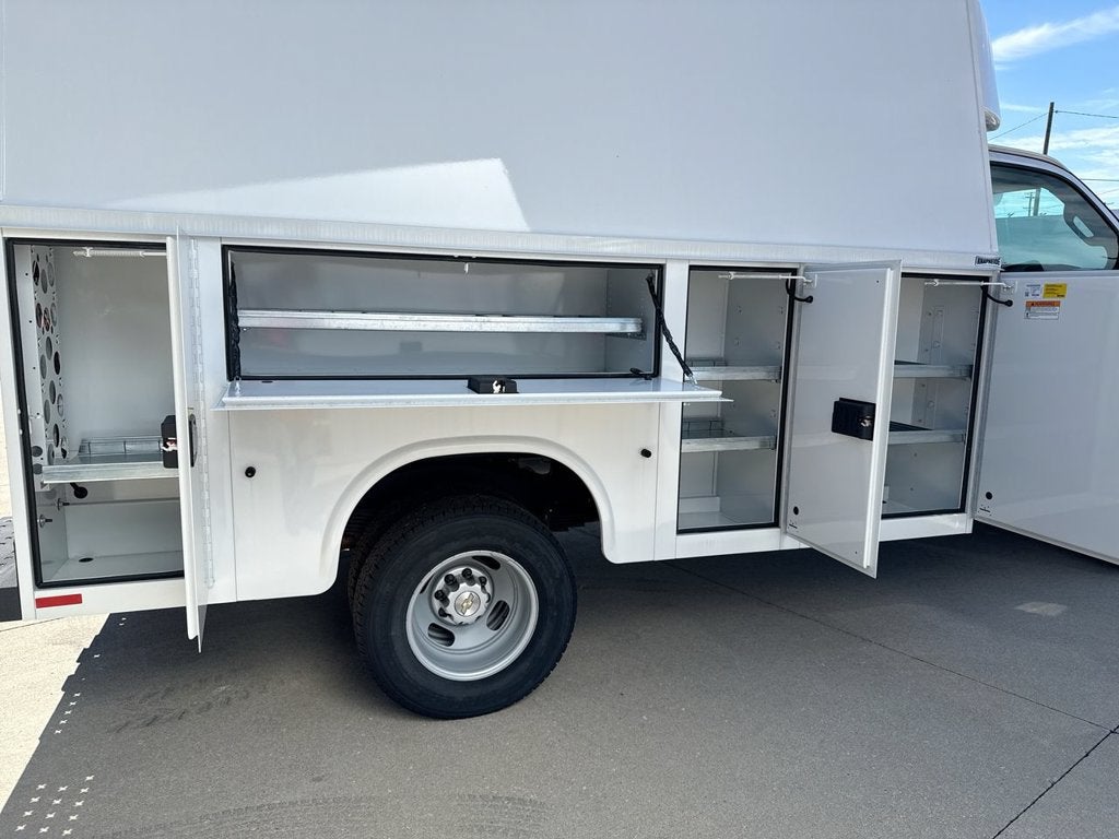 2025 Chevrolet Express Cutaway 3500 1WT