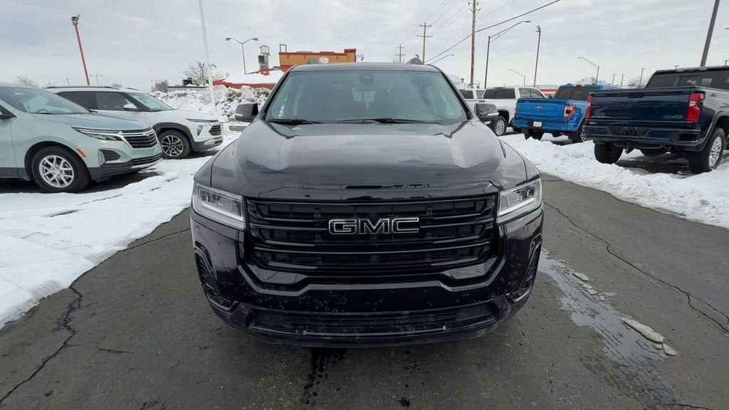 2023 GMC Acadia SLT