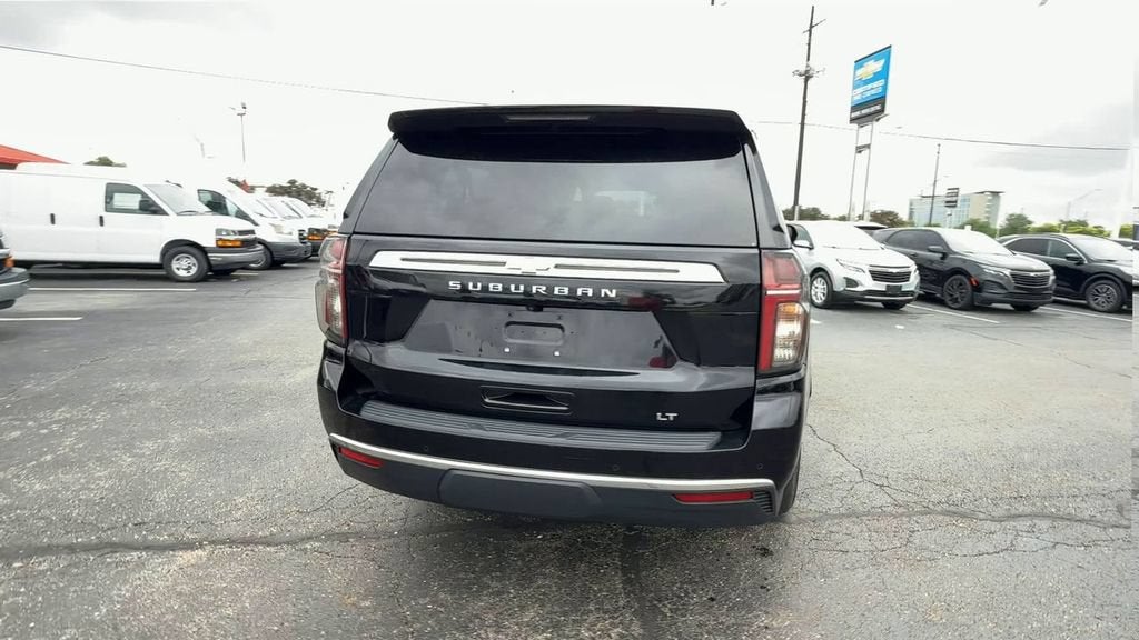 2023 Chevrolet Suburban LT