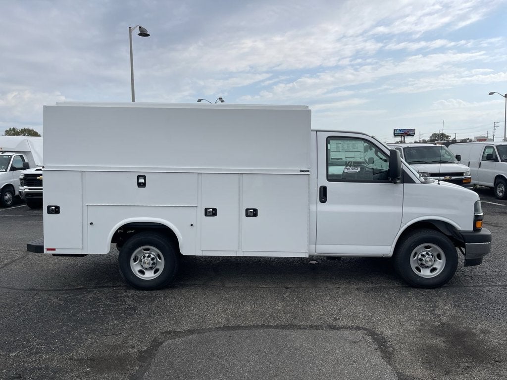 2026 Chevrolet Express Cutaway 3500 1WT