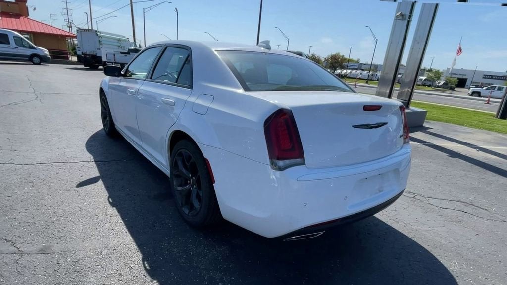 2022 Chrysler 300 Touring L