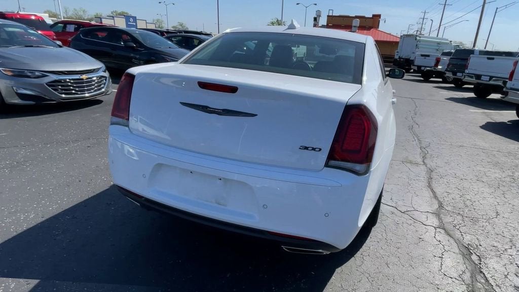 2022 Chrysler 300 Touring L