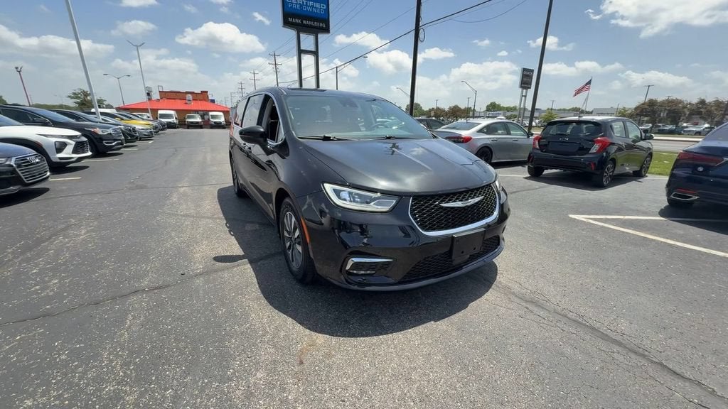 2023 Chrysler Pacifica Hybrid Touring L