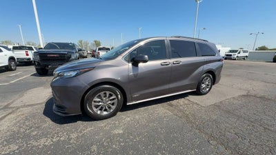 2021 Toyota Sienna LE