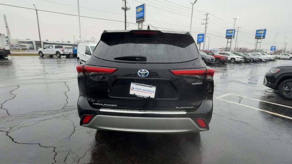 2021 Toyota Highlander Hybrid Platinum