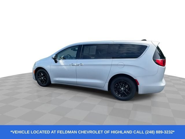 2023 Chrysler Voyager LX