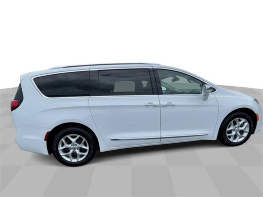 2020 Chrysler Pacifica Limited in , OH - Mark Wahlberg Chevrolet Auto Group