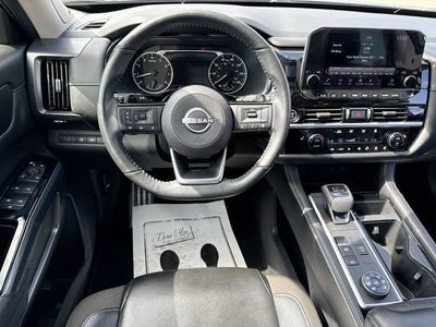 2023 Nissan Pathfinder SL 4WD