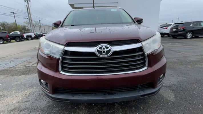 2016 Toyota Highlander XLE in , OH - Mark Wahlberg Chevrolet Auto Group
