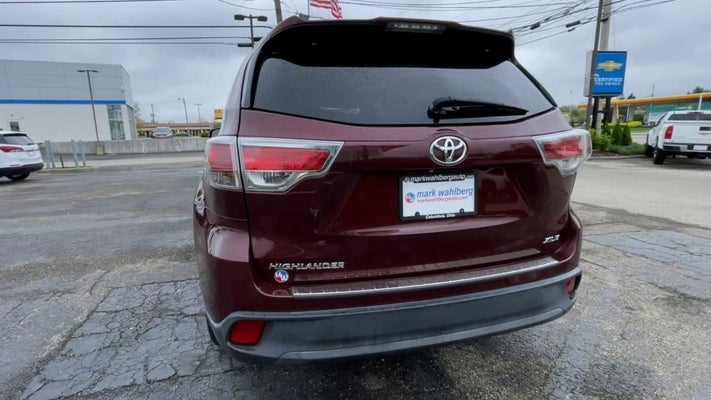 2016 Toyota Highlander XLE in , OH - Mark Wahlberg Chevrolet Auto Group